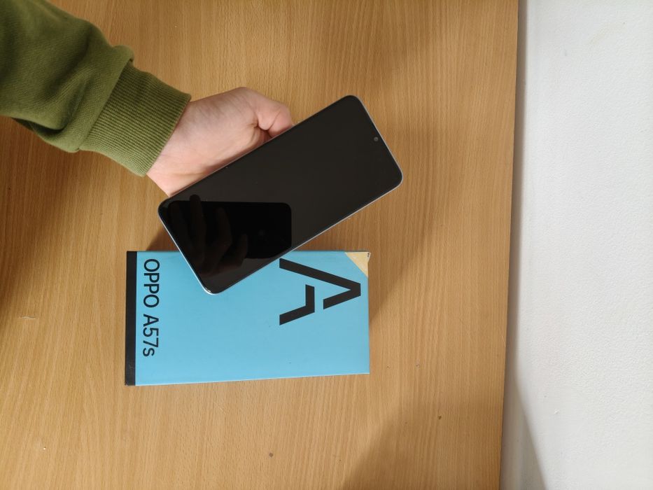 OPPO A57s Em bom estado