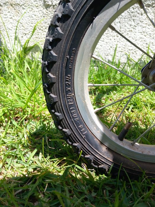 Bicicletas e corta relva