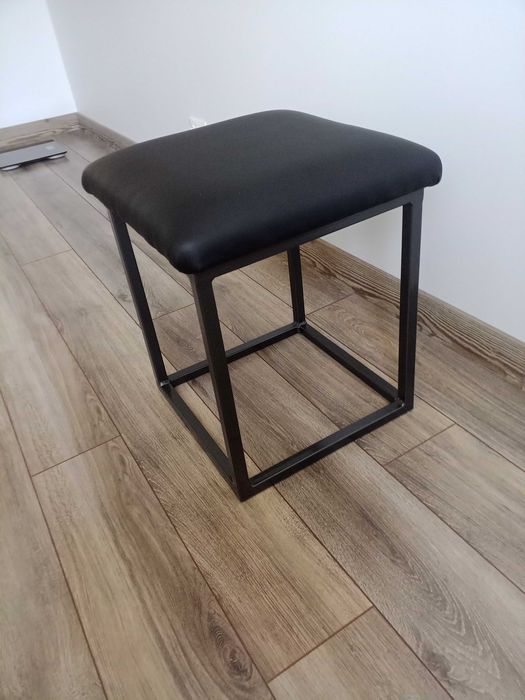 Стілець лофт ручної роботи.