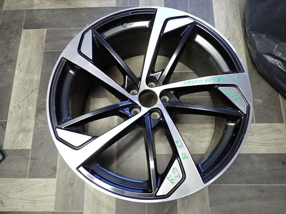 AUDI Q7 Q8 FELGA 22' ET26 4M0601025DN