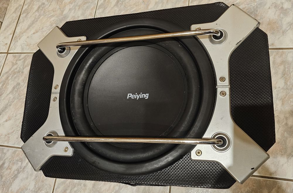 Subwoofer samochodowy aktywny Peiying - wbudowany wzmacniacz