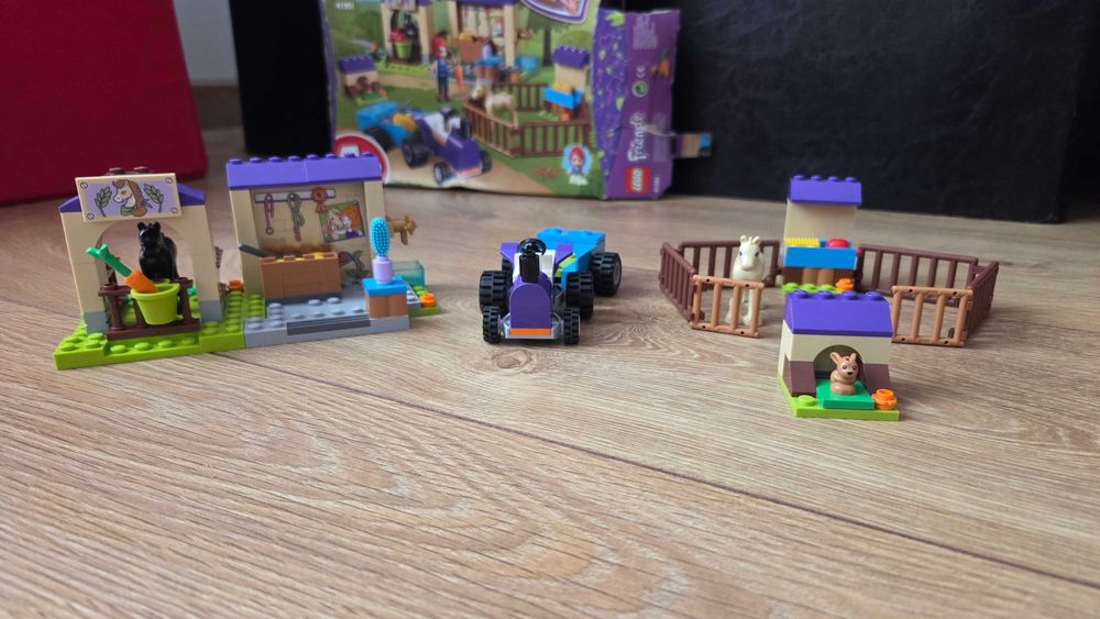 LEGO Friends 41361 Stajnia ze źrebakami Mii