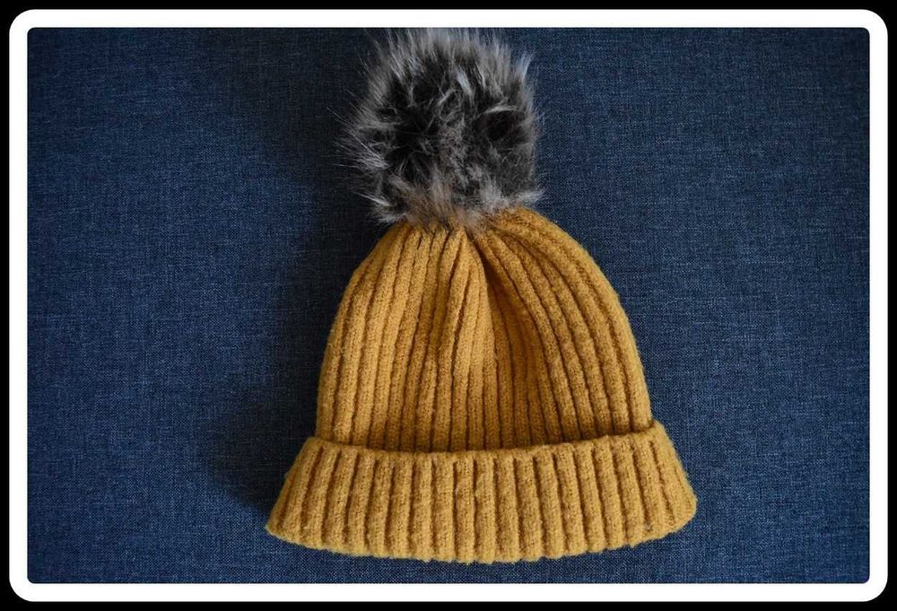 Zestaw ciepłych czapek damskich różne wzory i kolory 4F i inne