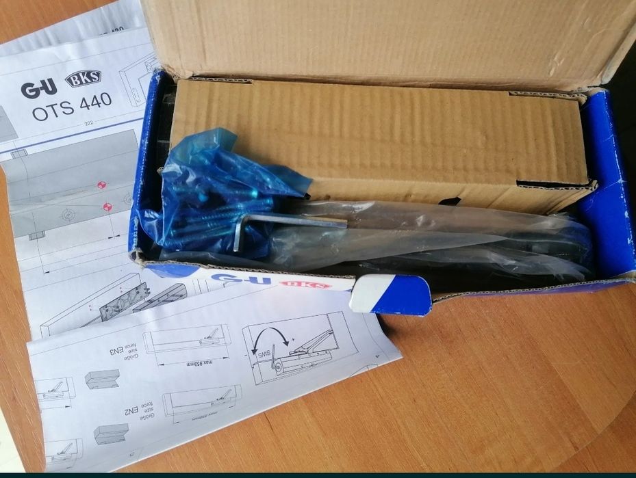 4 komplety samozamykaczy do drzwi G-U OTS 440