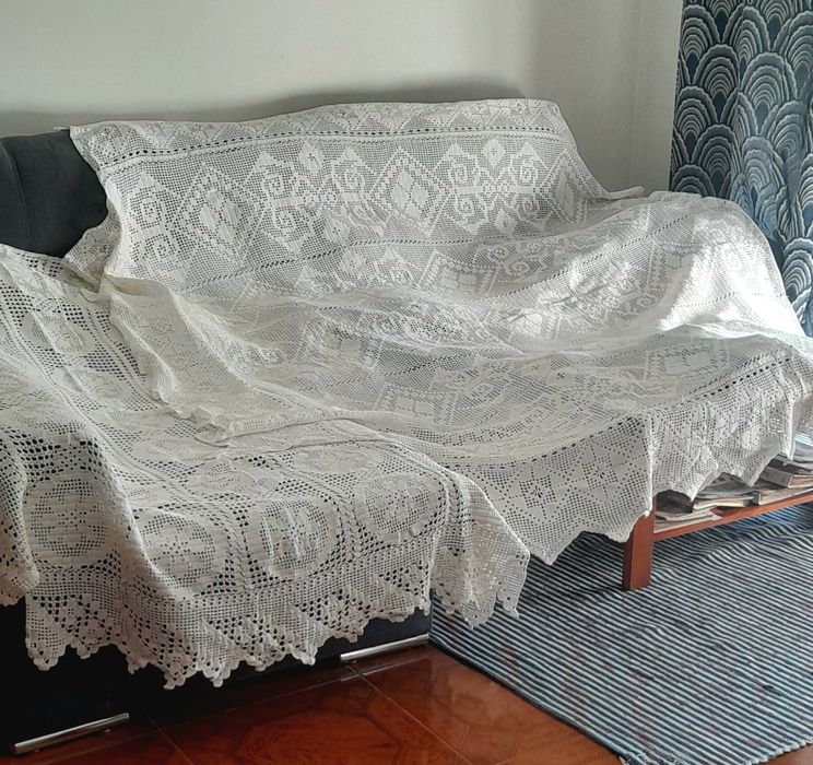 Colchas renda feita a mão. Duas .