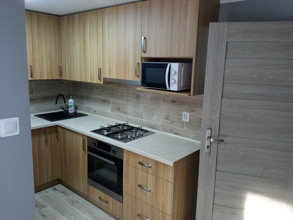 6 osobowe 2 pokoje kuchnia łazienka parking zamknięty teren