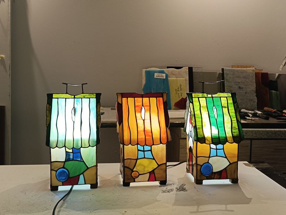 Lampa stołowa witrażowa