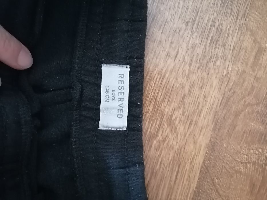 Chłopięce spodnie firmy Reserved rozm 146