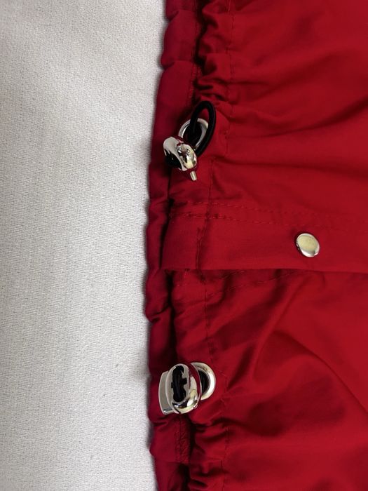 Куртка червона тонка