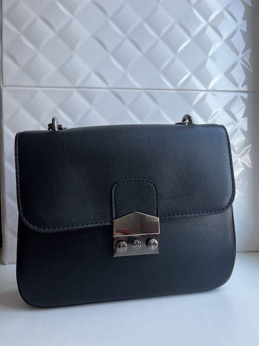 Продам чорну  сумочку