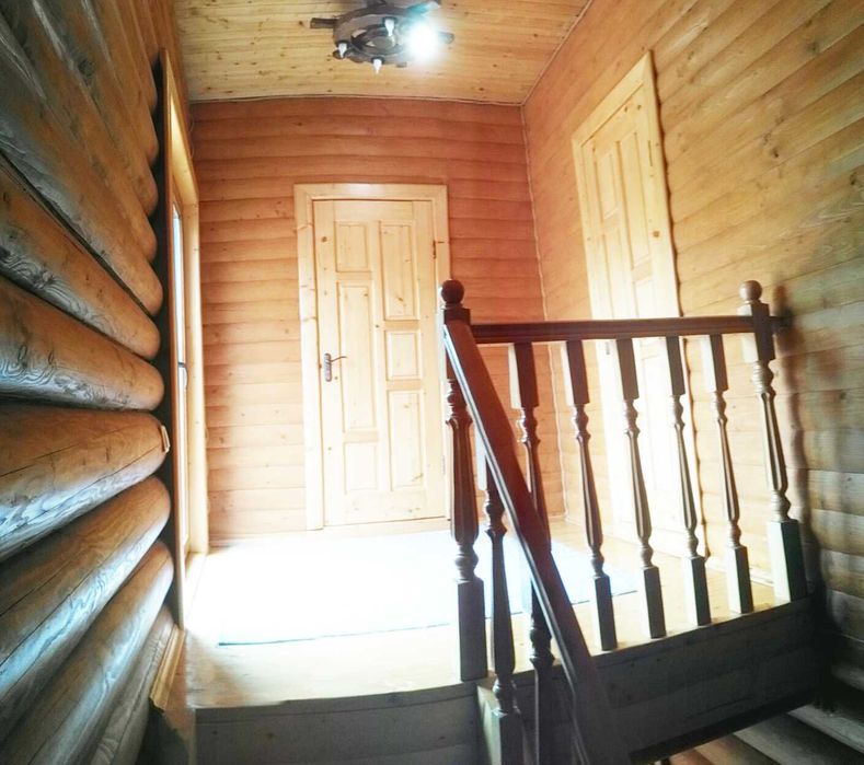 Дерев'яний котедж будинок