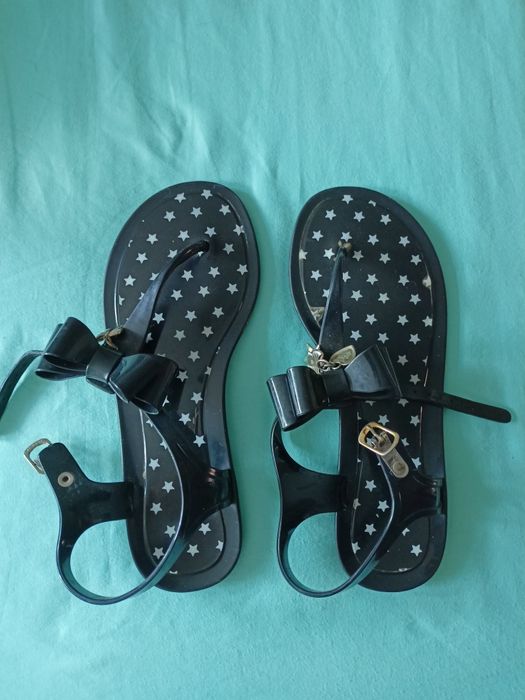 Gumowe sandały, japonki rozmiar 37, długość wkładki 24 cm.