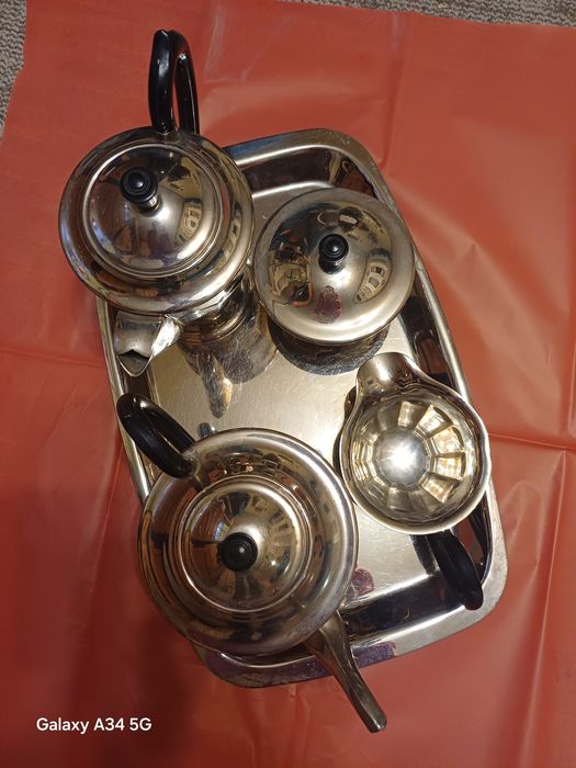 Продам  набор посуды