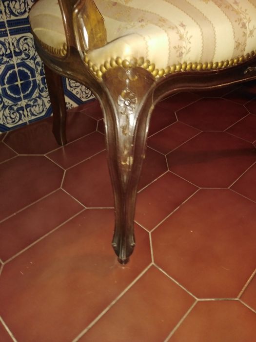 Cadeirão de Braços em Mogno Estofado