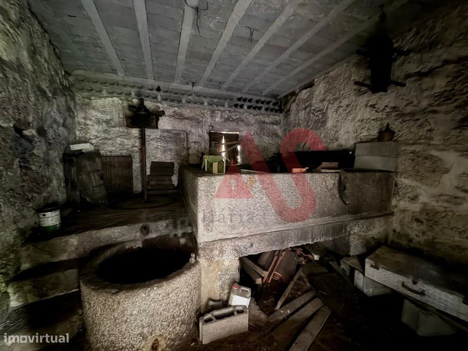 Moradia para Restauro com Terreno de 340 m² | Estorãos, Fafe