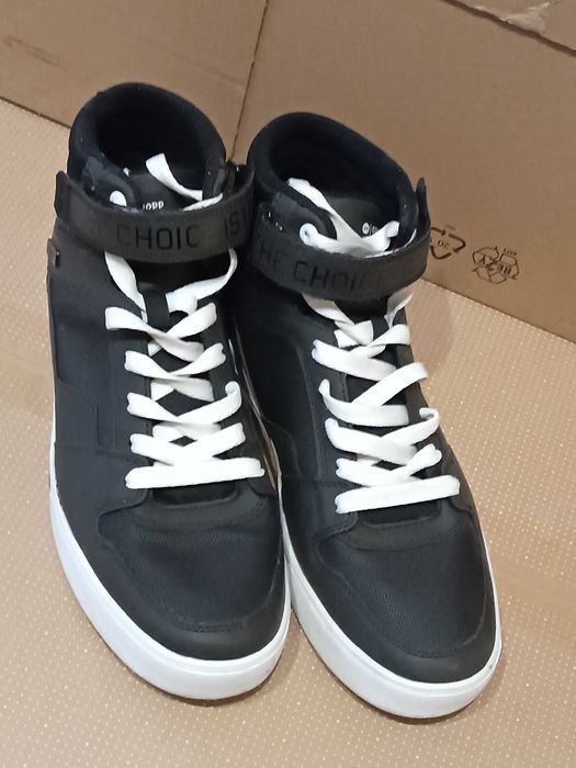 Czarne sneakersy za kostkę Cropp Kerlers3