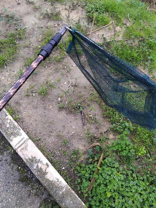 8 Carretos e 3 canas de pesca