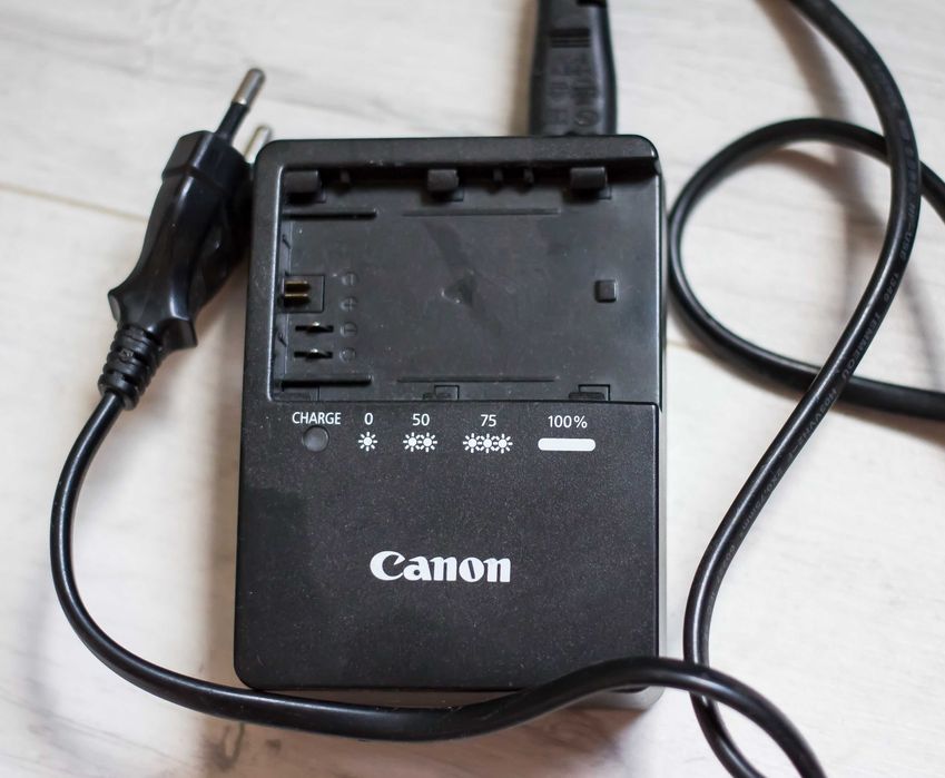 НОВИЙ Зарядний пристрій Canon LC-E8E - для CANON 550D 600D 650D 700D