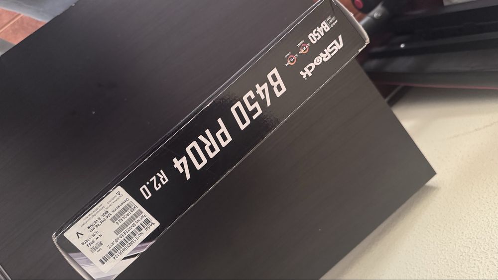 Motherboard ASRock B450 Pro4 R2.0 Socket AM4 Nova na Caixa