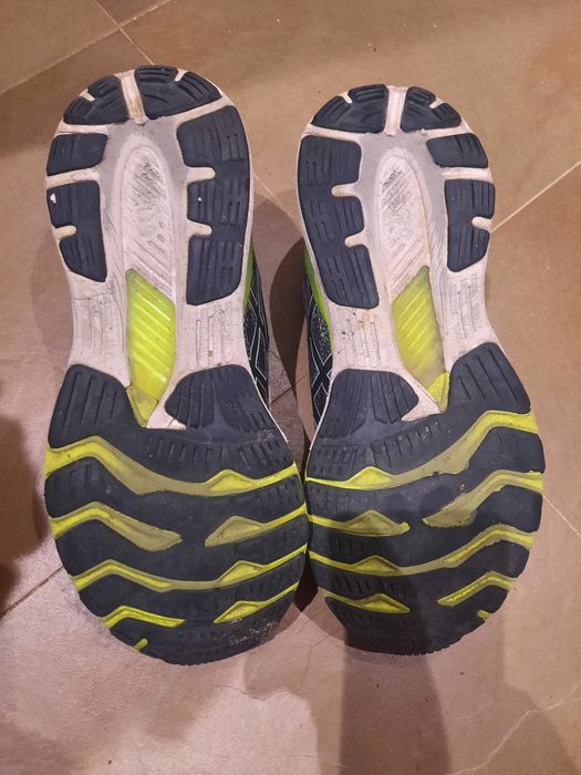 Tenis Asics pretos verde  n° 43,5