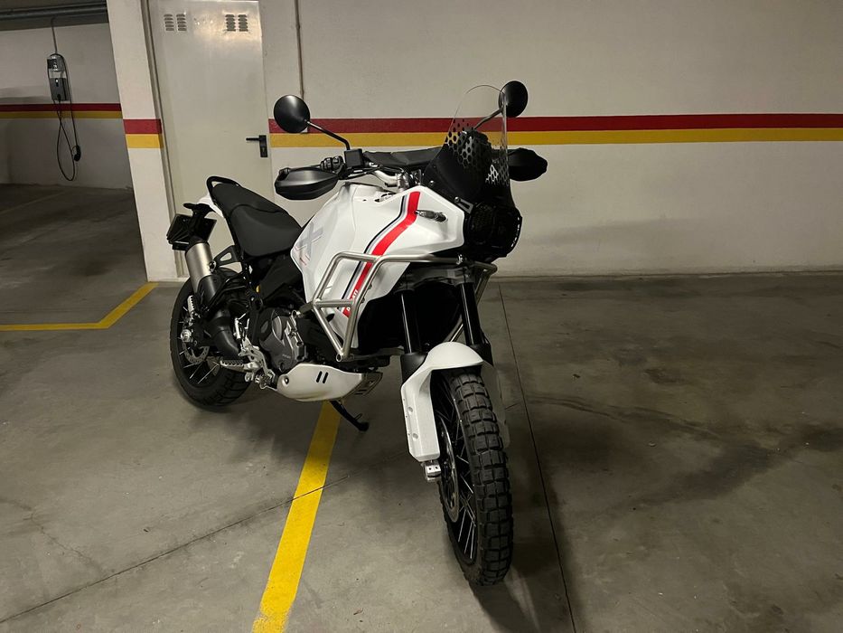 Ducati Desert X como nova de Abril 2024 com garantia ate 2028