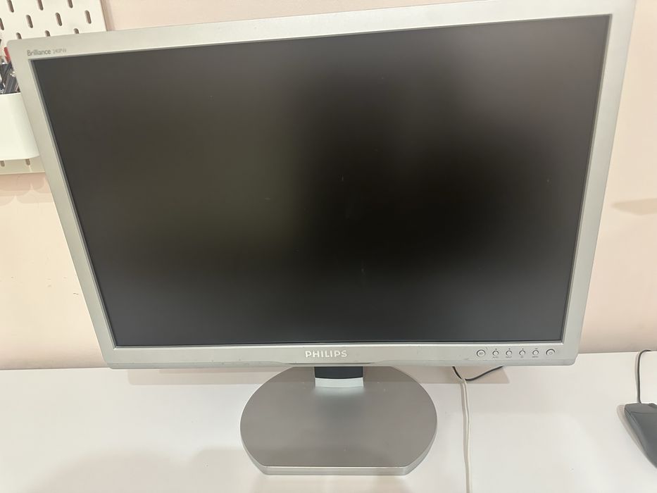 Монитор Philips б/у цвет серебристый в хорошем состоянии