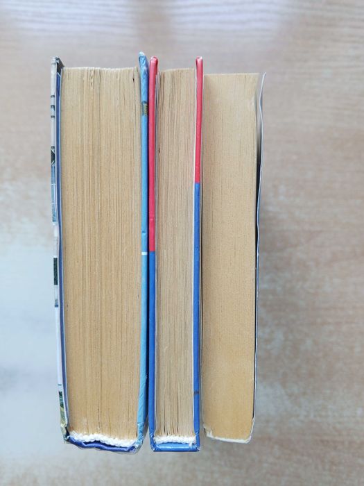 Книги з англійської мови(3 шт.).