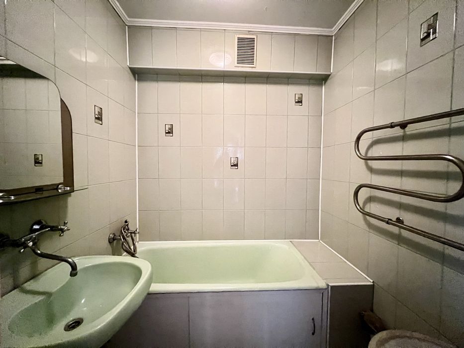 Продаж 2кім.квартири по просп.Злуки