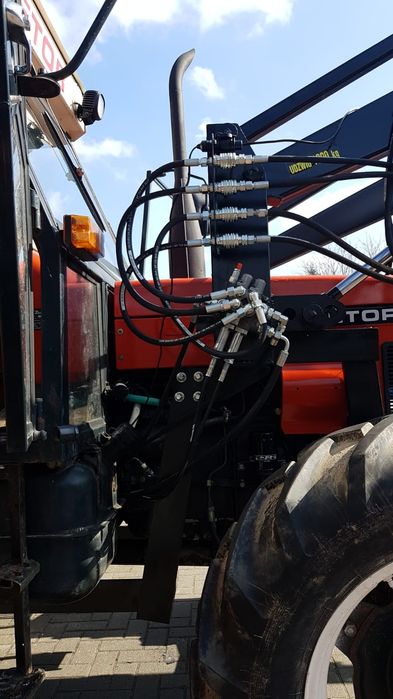 Firma Art-Tur Ładowacz czołowy Tur 5 samopoziomujący Zetor 7245 . 7745