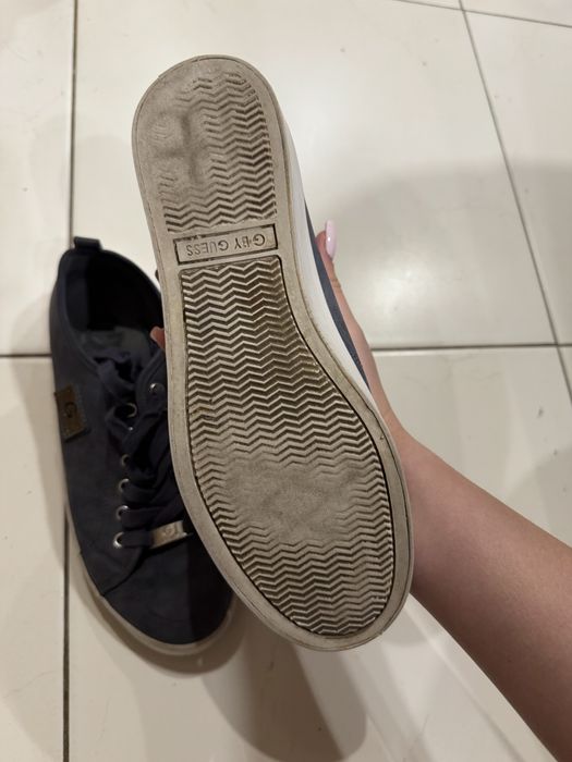 Продам жіночі кеди guess