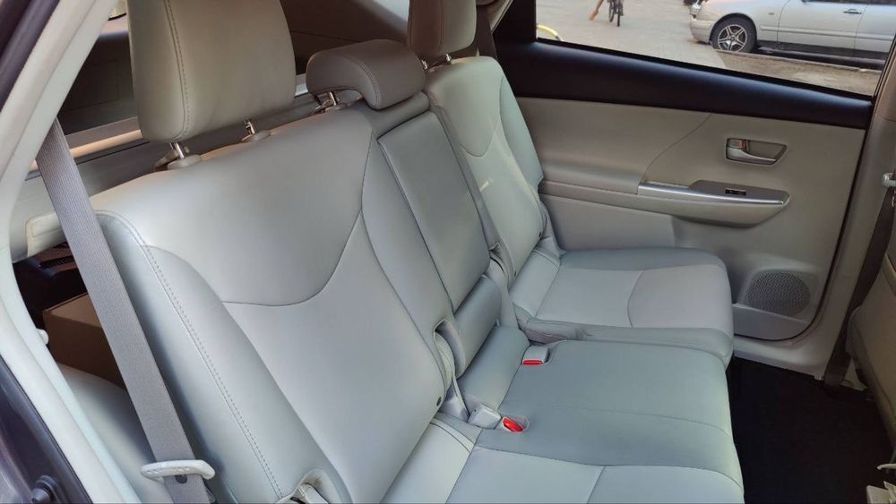 Продам Тoyota prius v 2014, 1,8 phev , газ