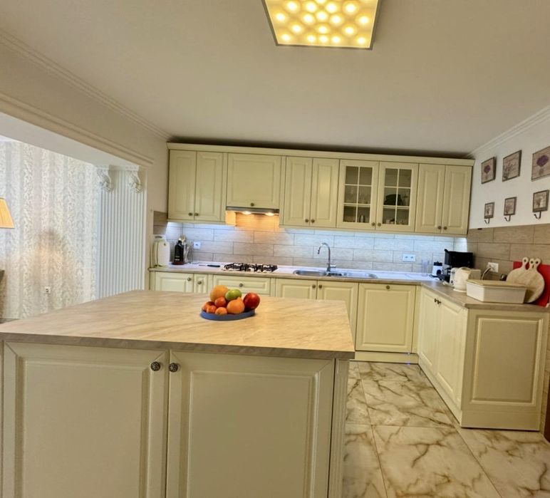 Продаж від власника  4-х рівневого котеджу напроти парку Шевченка!!!