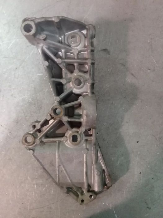 SUPORTE / APOIO DO ALTERNADOR RENAULT MEGANE III / IV KANGOO 2 1.5DCI