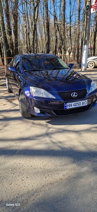 Подам или обменяю Лексус IS300