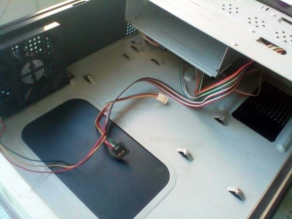 Корпус ITX материнская плата ASRock FM2+ AMD A4-4000 DDR3 2x 4Gb б/у