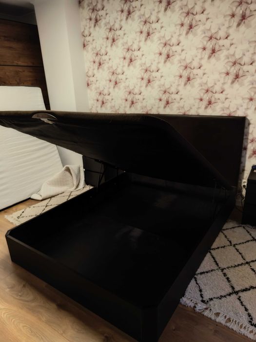 Cama casal com cabeceira usada