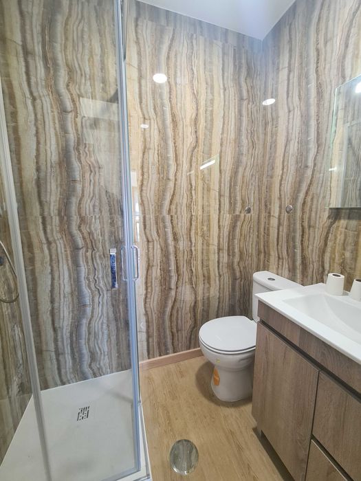 Oportunidade Exclusiva no Centro de Santa Maria da Feira: Imóvel Remodelado com Elevado Potencial (Habitação / Escritórios)