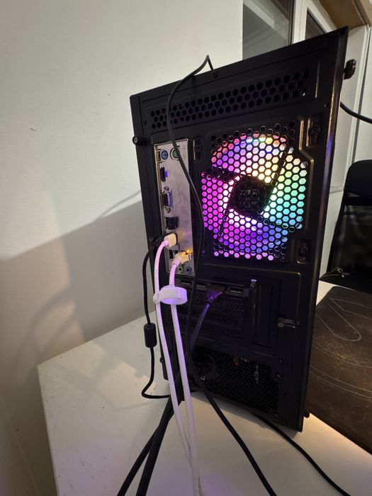 PC Gamer – RTX 4060, Ryzen 7 5700X3D, 32GB RAM, SSD 500GB