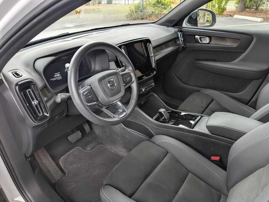 Volvo C40 Recharge      2023