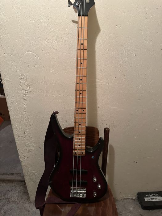 Gitara basowa mayones