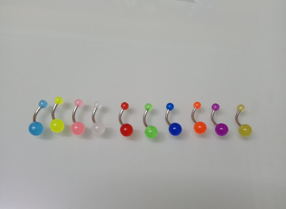 Piercing  umbigo fluorescente