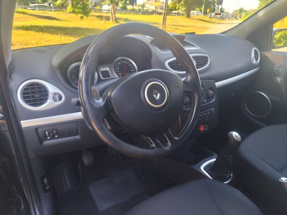 Renault Clio 1.5 DCI 5 lugares 5 lugares ar condicionado bom estado geral