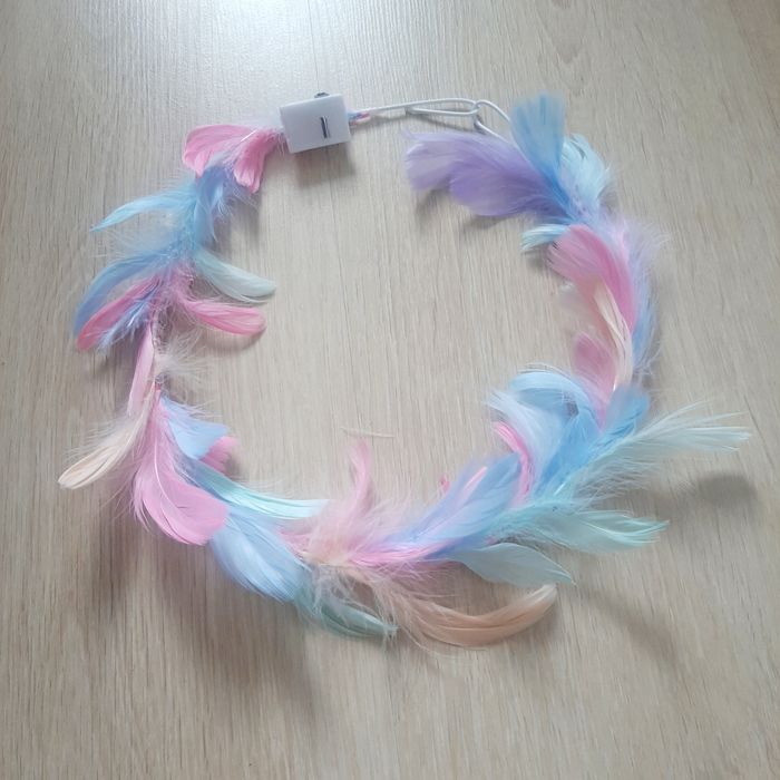 Świecący wianek Led z piór