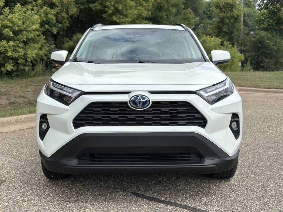 Toyota RAV4  XLE Premium      2022