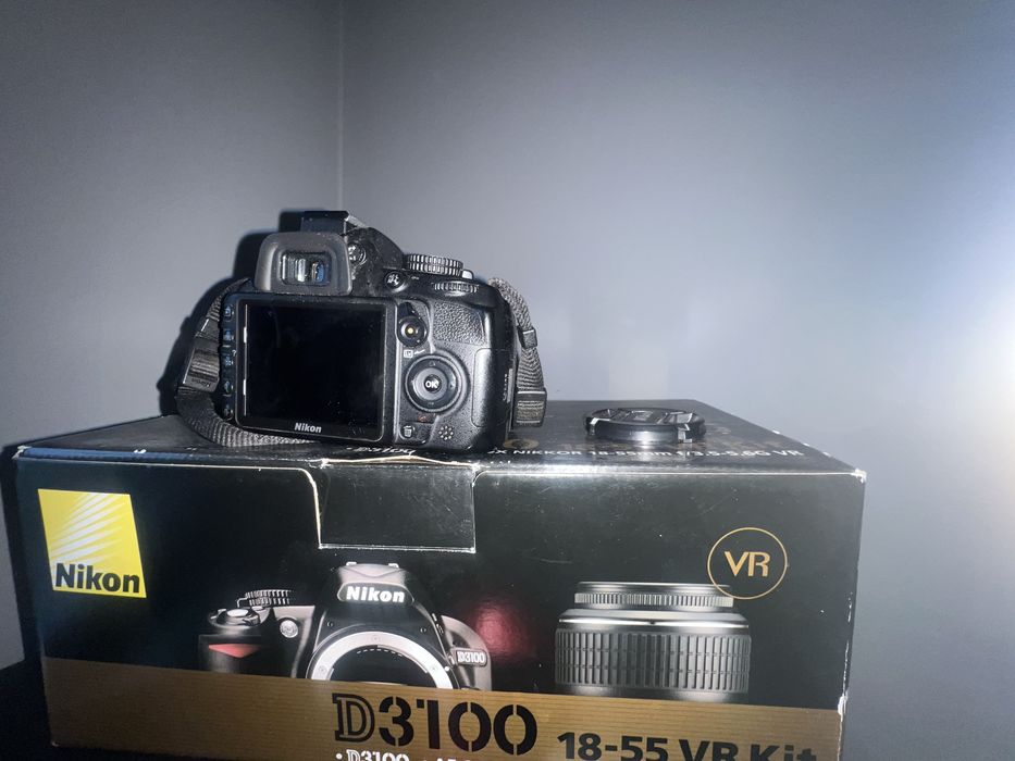 Nikon D3100 + объектив 18–55 мм