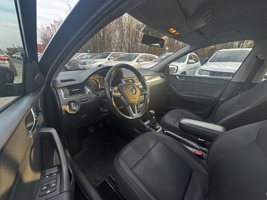 Продам Skoda  Rapid 1.6 Mpi ліфтбек