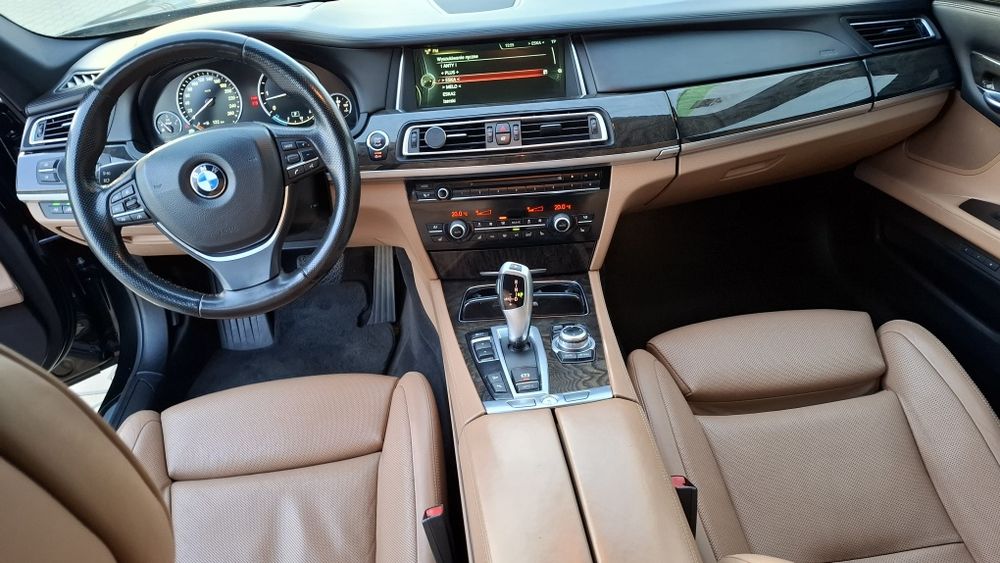 Bmw 7 F01 LIFT  740D Full wersja