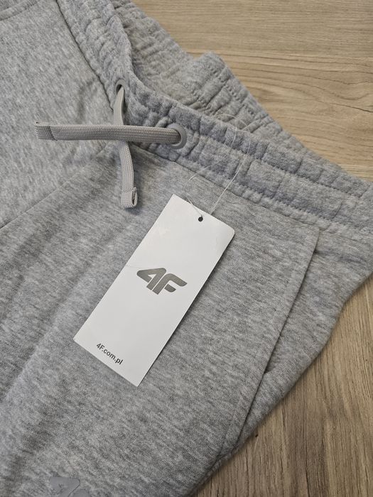 Spodnie dresowe dziecięce 4F ocieplane