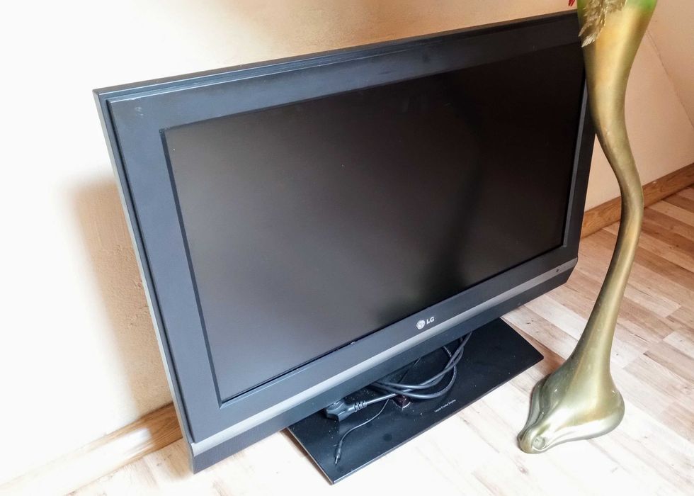 dwa telewizor LG   32 cali  i 42 do serwisu