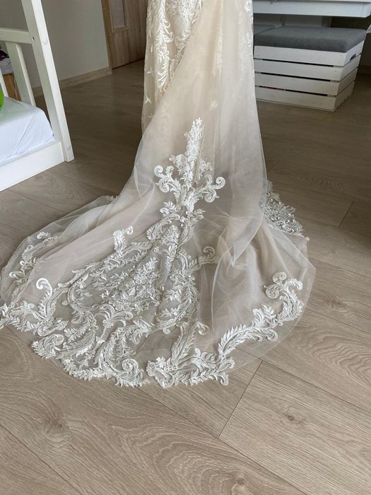 Suknia ślubna syrenka, tren